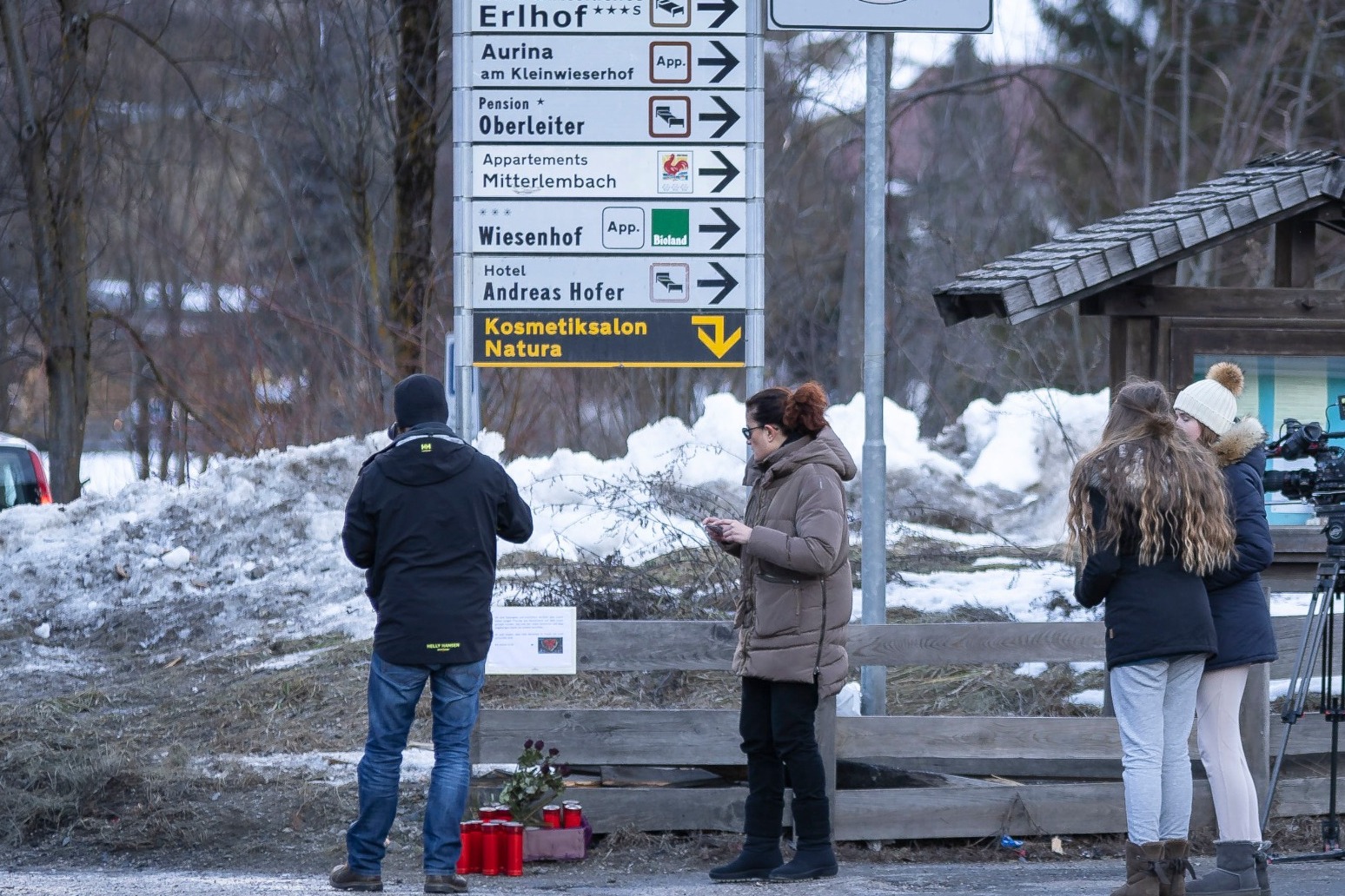 SIX KILLED IN ALPINE CAR CRASH